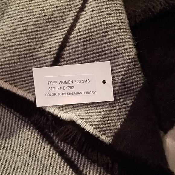 NWT FRYE BLANKET THROW WRAP - Picture 3 of 3